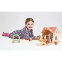   Tender Leaf fa erdei babaház – Rosewood Cottage kerttel és figurákkal